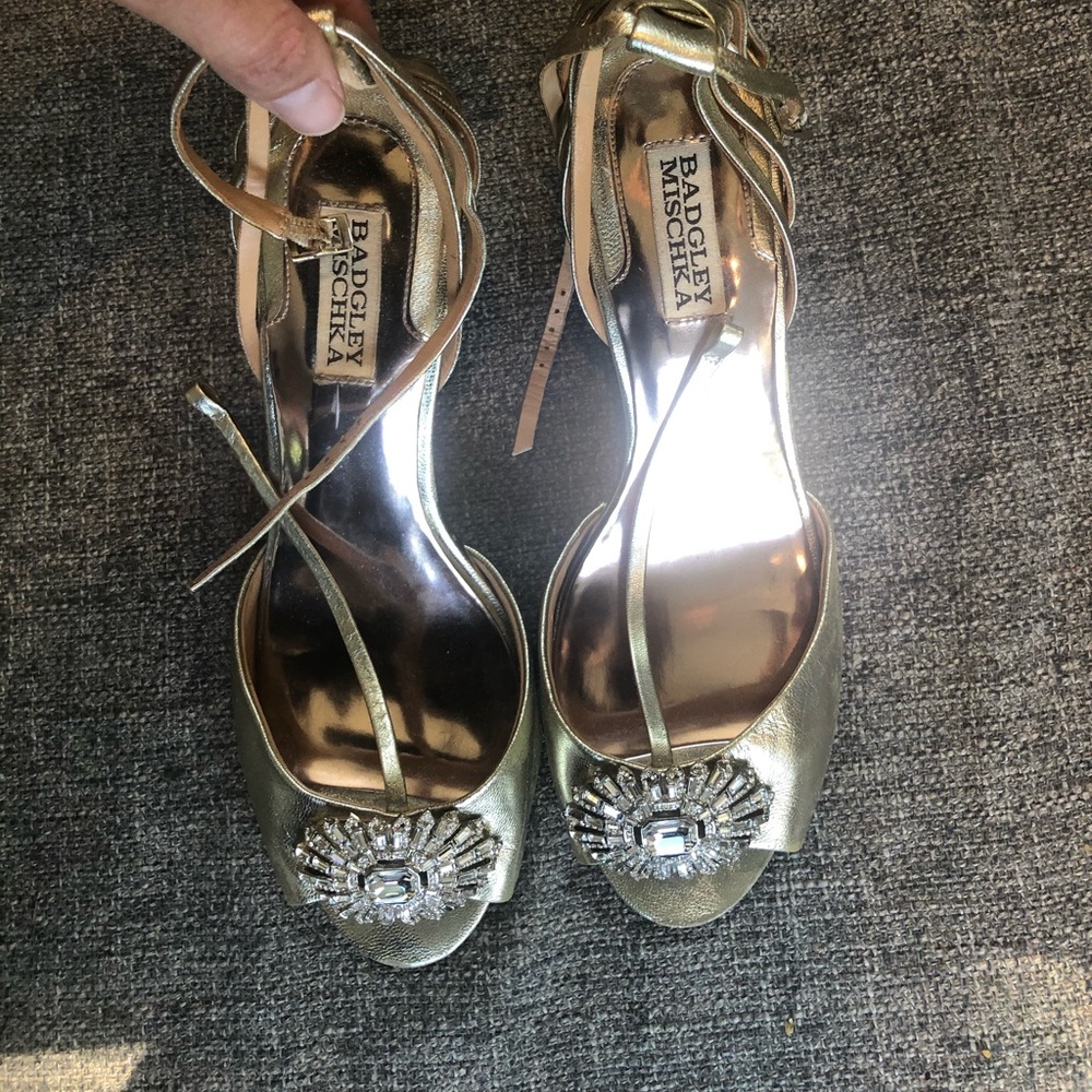 Badgley mischka gold wedge heels